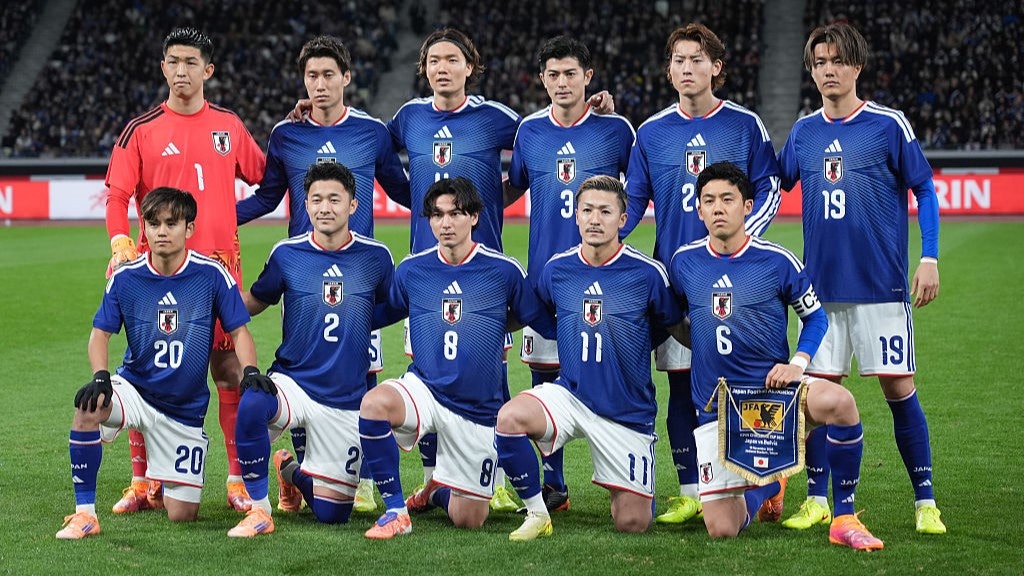 2026W杯】サッカー日本代表、史上最強スタメンで世界制覇へ!久保・三笘・富安のタスクと、街着(Blokecore)で映える最新ユニフォーム着こなし術 1