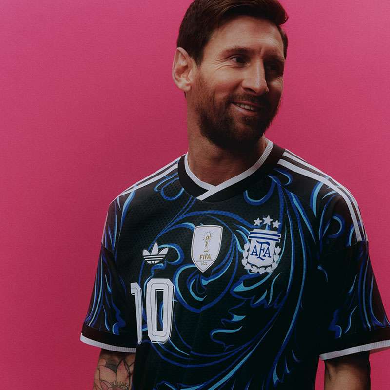【2026W杯】アルゼンチン代表の新ユニフォームが登場!メッシの10番と三つ星の誇りを 1 argentina image away 011