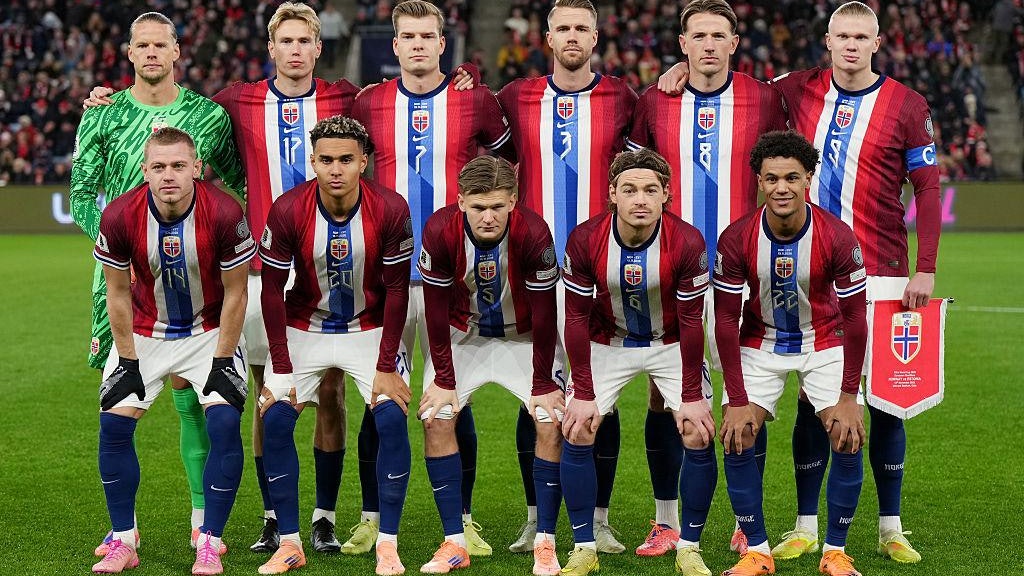 【W杯決勝トーナメント・ラウンド16】サッカー王国カナリア軍団vs北欧の新生バイキング!ブラジル代表vsノルウェー代表、7月6日午前5時キックオフ!夏を支配する「王道イエロー&最旬ネイビーレッド」の名作ゲームシャツをストリートにドロップせよ! 1 3SiknBzosDcto6Za6B0tD gbMhw0379ofcIkTX3CJE0