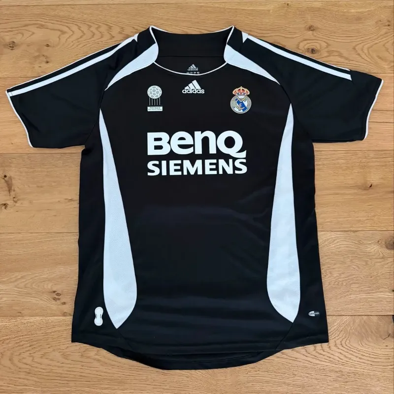 Camiseta de visitante de la temporada 2006-07 del Real Madrid, n.º 3 2006-07 Real Madrid シーズン アウェイユニフォーム - Imagen 3