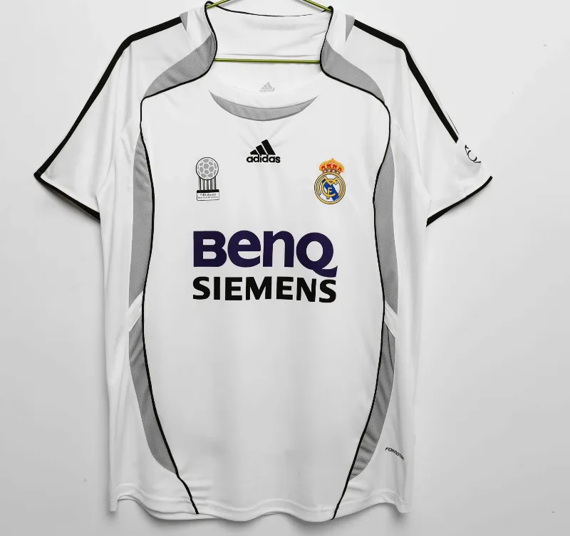 Camiseta local del Real Madrid de la temporada 2006-07, n.º 3 2006-07 Real Madrid シーズンのホームユニフォーム - Imagen 3