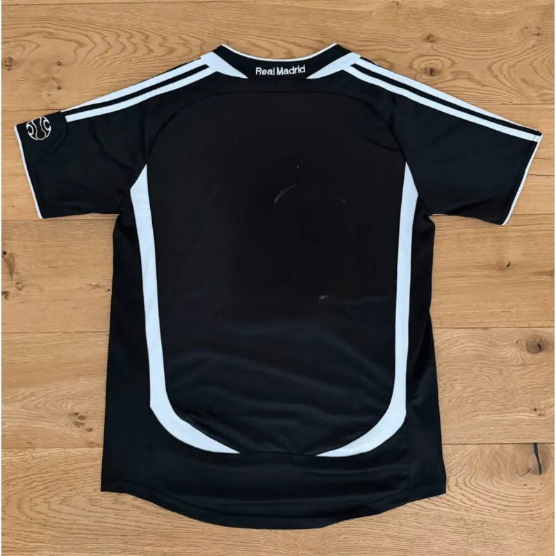 Camiseta de visitante del Real Madrid de la temporada 2006-07, n.º 4 2006-07 Real Madrid シーズン アウェイユニフォーム - Imagen 4